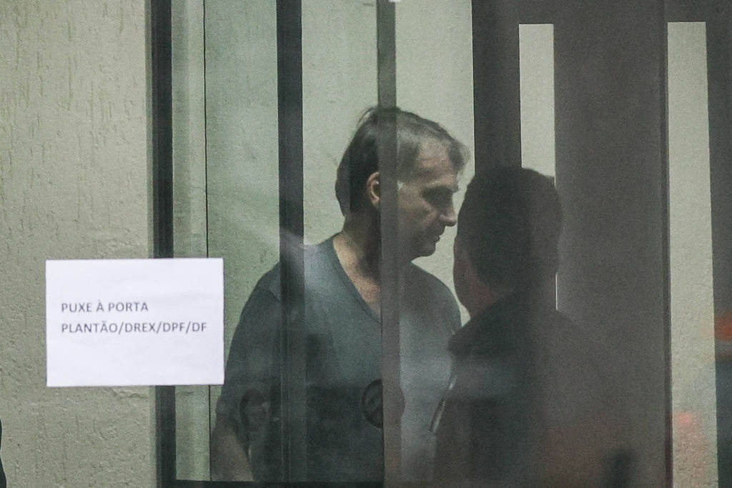 Leia mais sobre o artigo Bolsonaro deve perder patente militar em breve