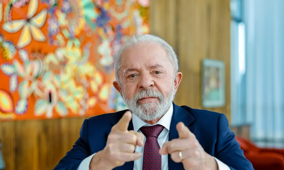 Leia mais sobre o artigo Lula passa por exames pré-operatórios para cirurgia que acontece nesta sexta-feira