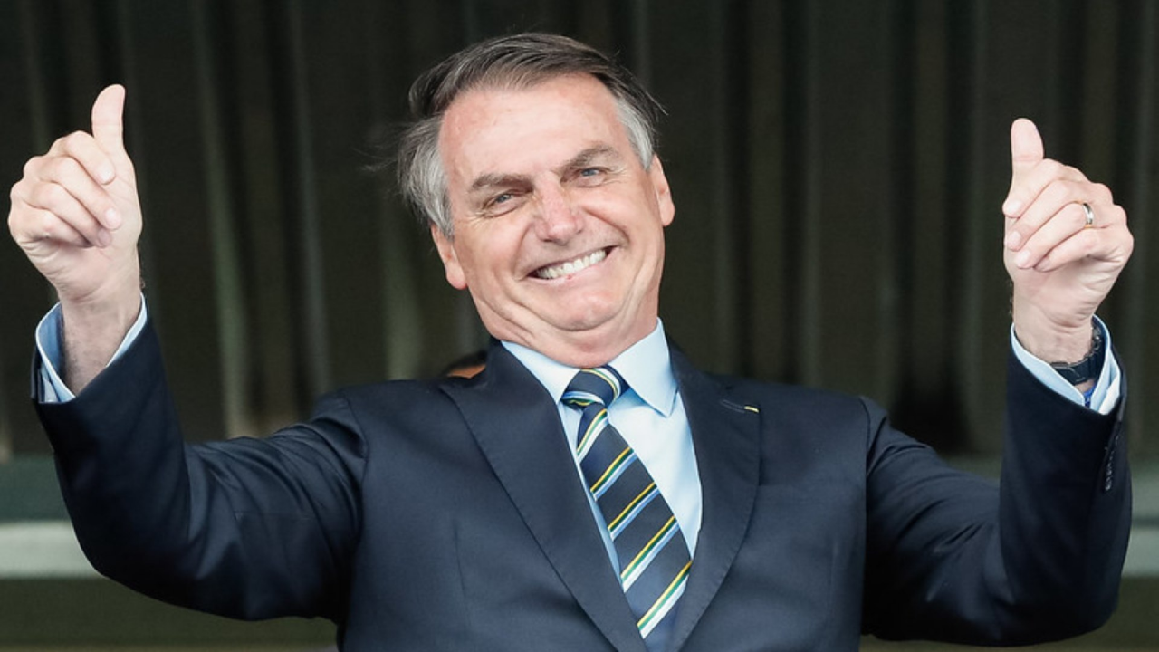 Leia mais sobre o artigo Bolsonaro já “comeu gente” usando dinheiro do auxílio-moradia; relembre