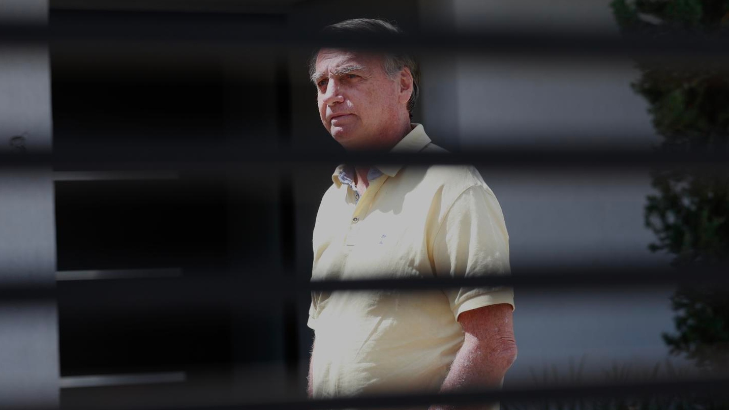 Leia mais sobre o artigo Bolsonaro está abatido e com dificuldades para dormir e comer, diz bispo após visita