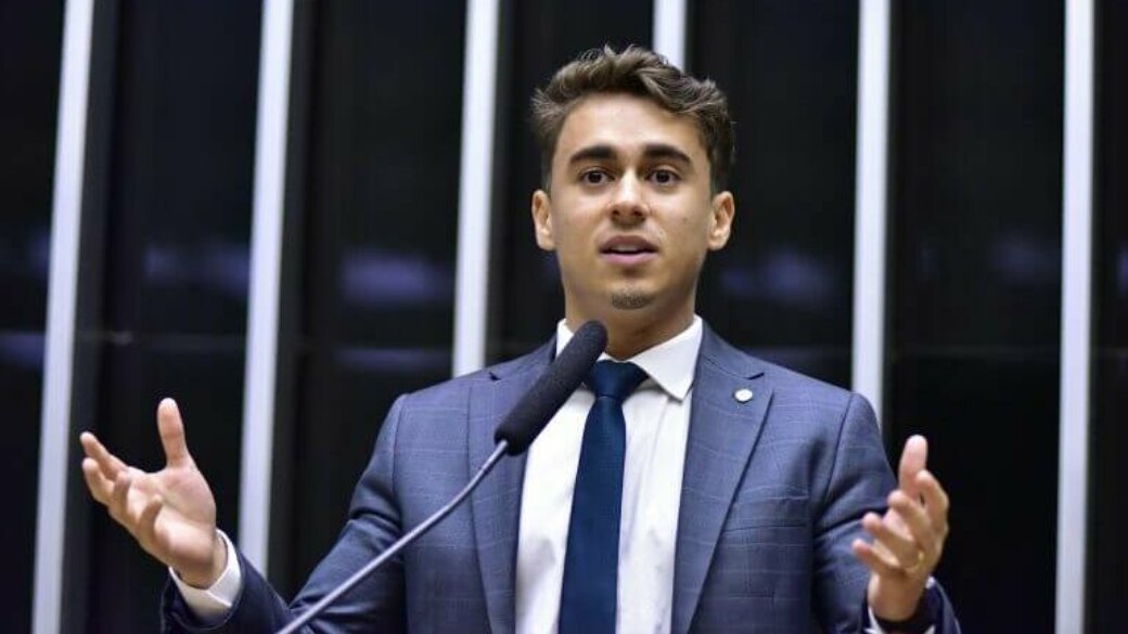 Leia mais sobre o artigo Número de Nikolas Ferreira aparece em contatos de Daniel Vorcaro no WhatsApp