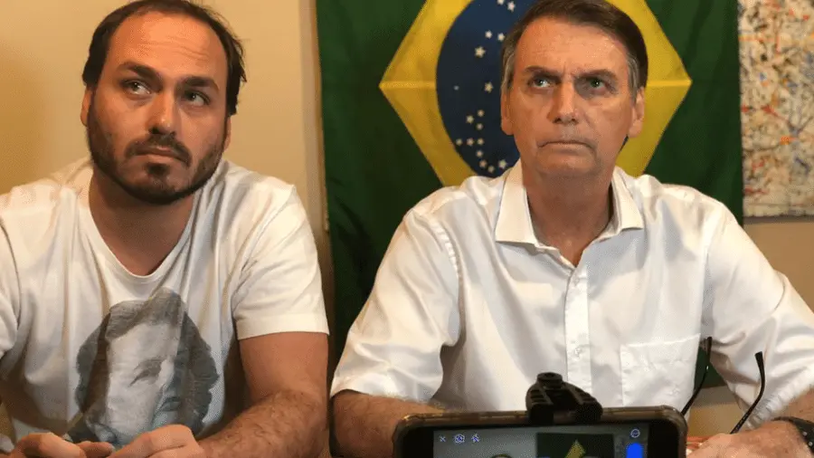 Leia mais sobre o artigo Carlos diz que Bolsonaro está “comendo cascas de pão” na prisão