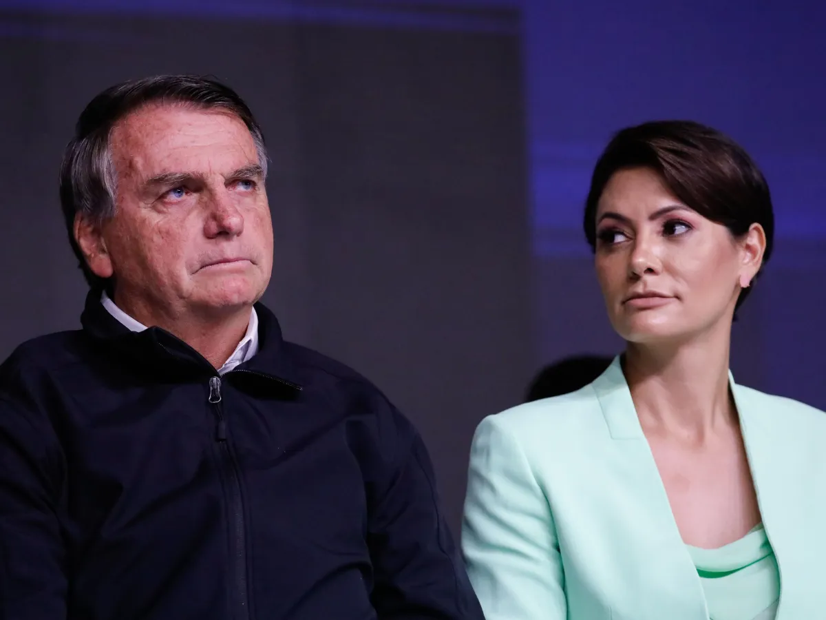 Leia mais sobre o artigo Saiba como a perda de patente de Bolsonaro no Exército pode favorecer Michelle