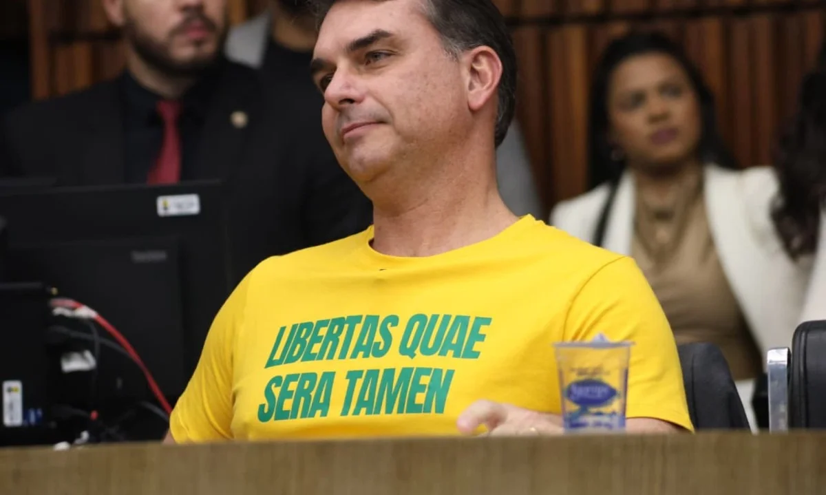 Leia mais sobre o artigo Flávio Bolsonaro pede prisão de Lula