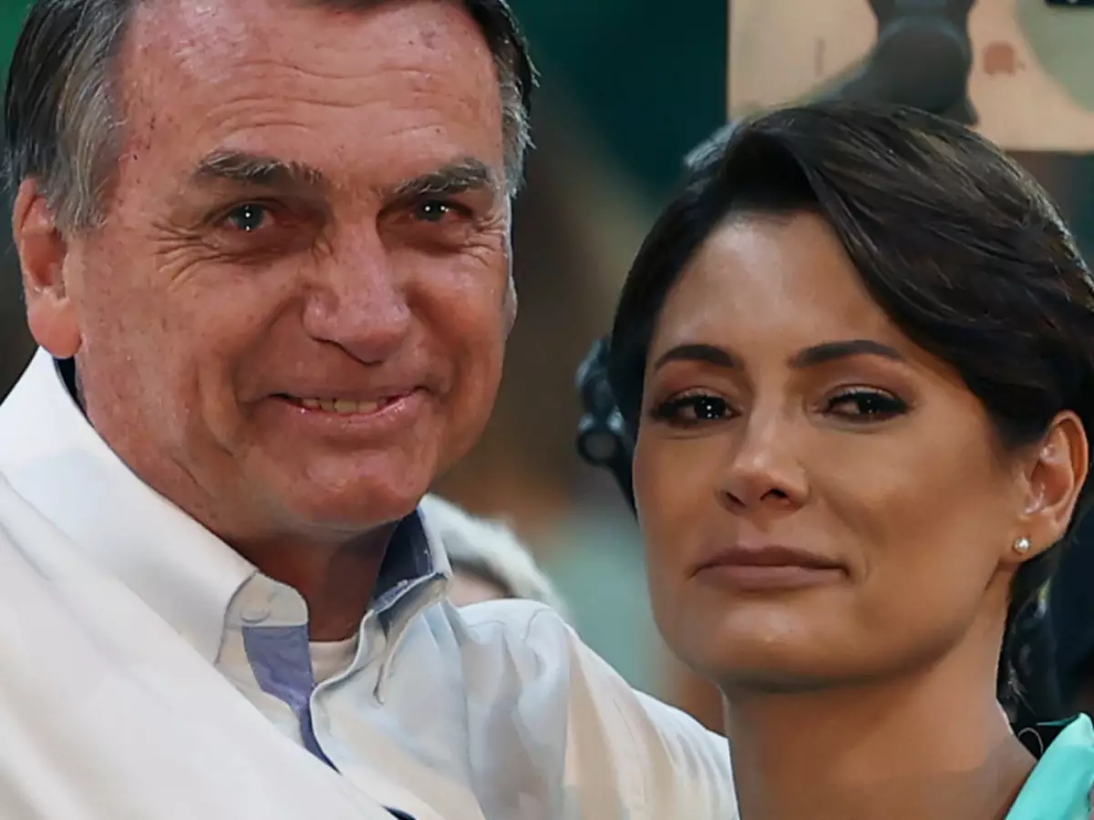 Leia mais sobre o artigo De bananada a arma de fogo: Michelle é autora de mais de 70 pedidos de registro de marcas com o nome Bolsonaro