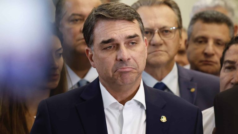 Leia mais sobre o artigo Por que Flávio Bolsonaro está frustrado com o episódio envolvendo Jaques Wagner