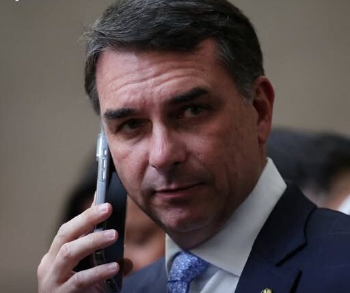 Leia mais sobre o artigo Flávio Bolsonro poderá ser preso antes das eleições?