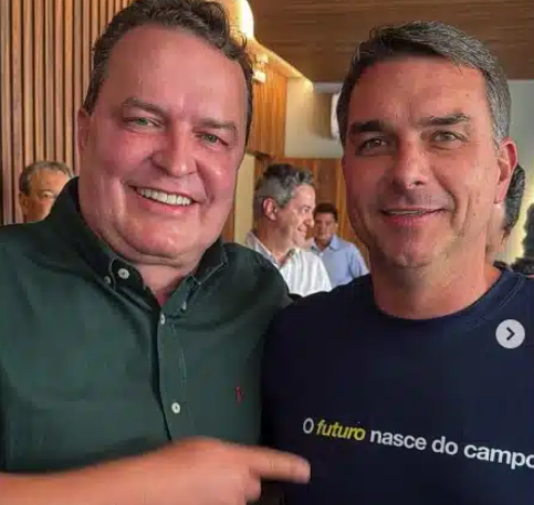 Leia mais sobre o artigo Deputado bolsonarista é flagrado em telão na Copa e tenta se explicar