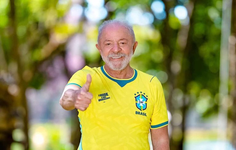 Leia mais sobre o artigo Lula bate Flávio Bolsonaro e lidera todos os cenários em pesquisa inédita