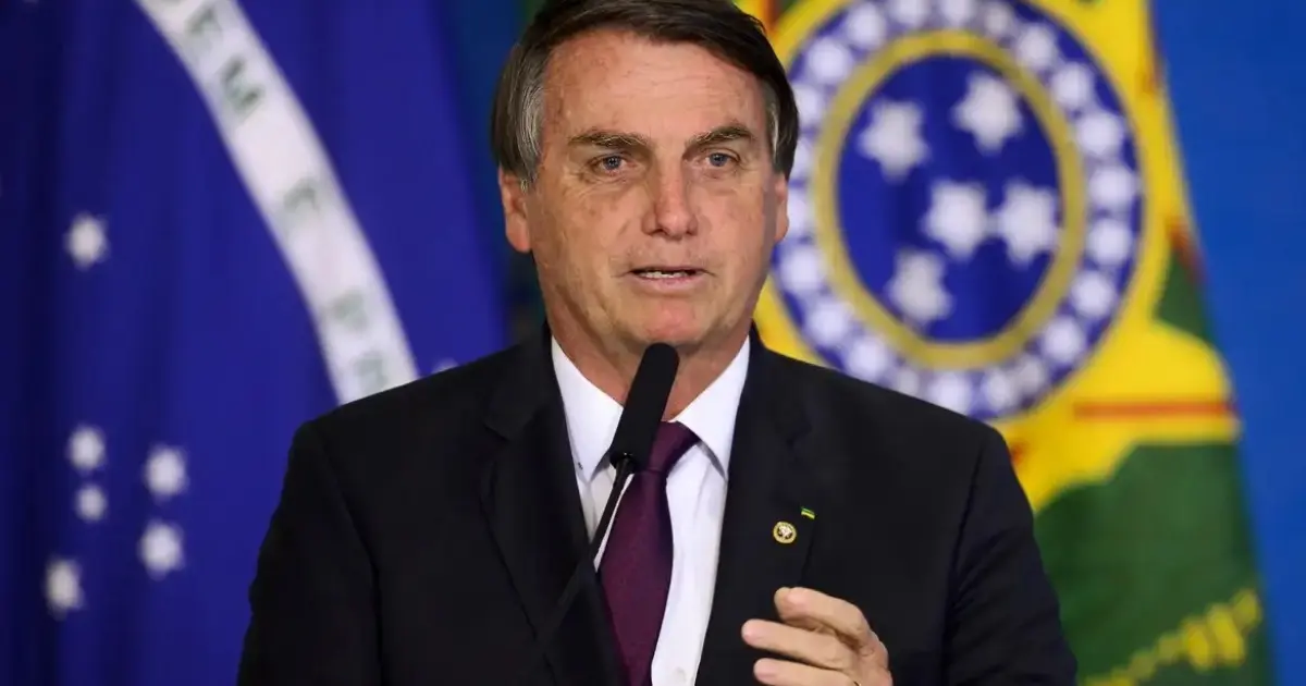 Leia mais sobre o artigo Arma registrada em nome de Jair Bolsonaro é apreendida durante blitz no DF