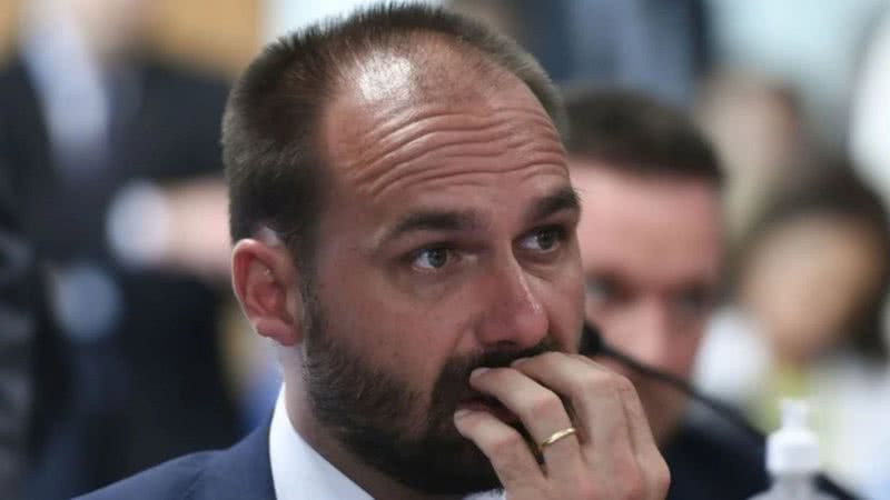 Leia mais sobre o artigo Moraes rejeita adiamento e Eduardo Bolsonaro vai a julgamento nesta terça