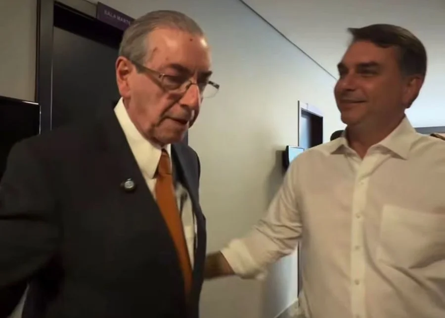 Leia mais sobre o artigo Ex-presidente da Câmara Eduardo Cunha anuncia voto em Flávio Bolsonaro