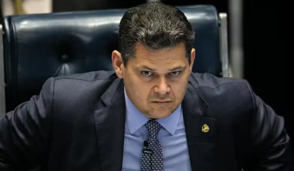 Leia mais sobre o artigo Alcolumbre é acusado de ter recebido R$ 155 milhões por apoio ao Master