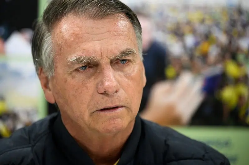 Leia mais sobre o artigo Moraes determina que Bolsonaro seja ouvido em casa sobre arma