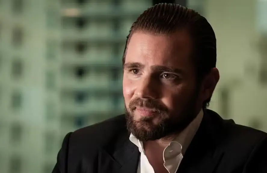 Leia mais sobre o artigo Documentos mostram como Vorcaro enviou dinheiro aos EUA para financiar “Dark Horse”