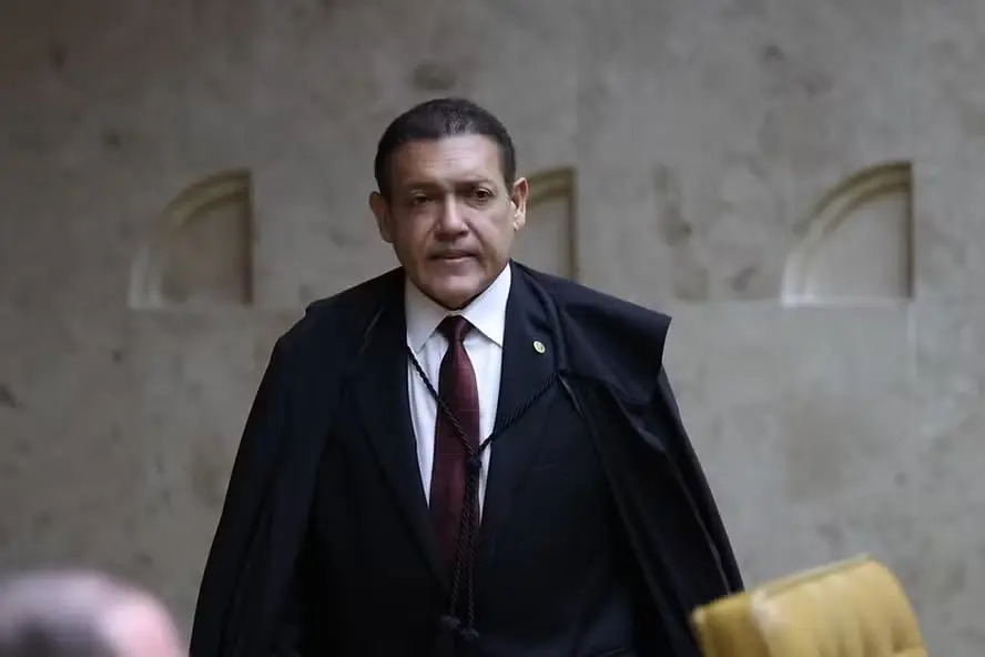 Leia mais sobre o artigo TSE julga decisão de Nunes Marques que suspendeu pesquisa sobre queda de Flávio Bolsonaro