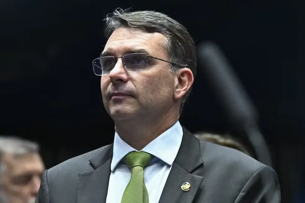 Leia mais sobre o artigo O pavor da campanha de Flávio Bolsonaro com a delação de Vorcaro e o caso Bacellar