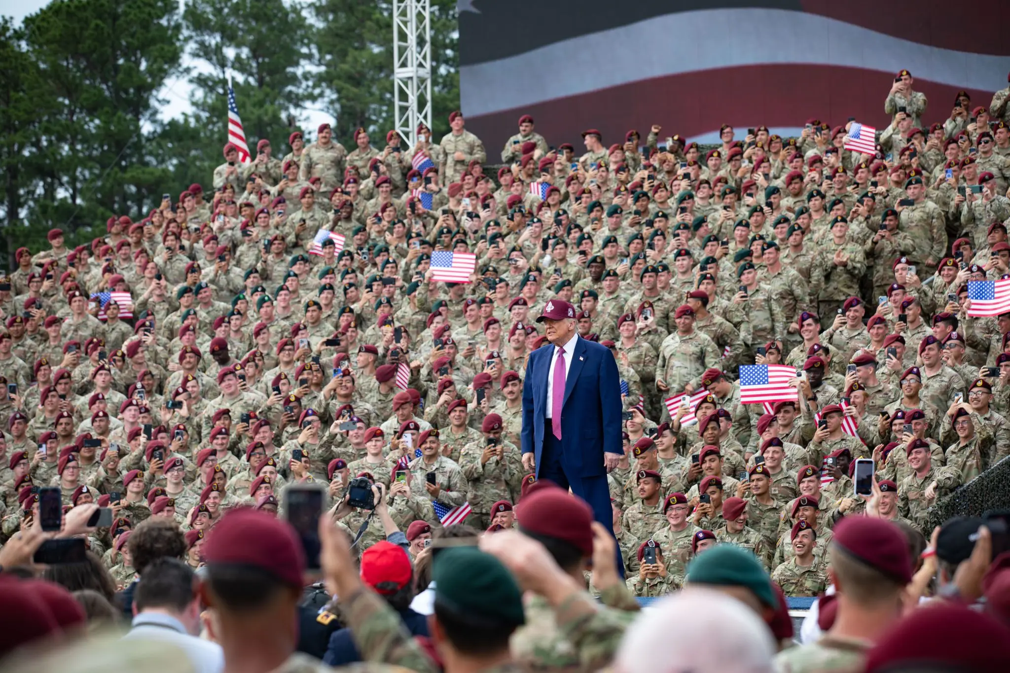 Leia mais sobre o artigo Após decisão dos EUA, militares de Trump falam em “desmantelar” PCC e CV