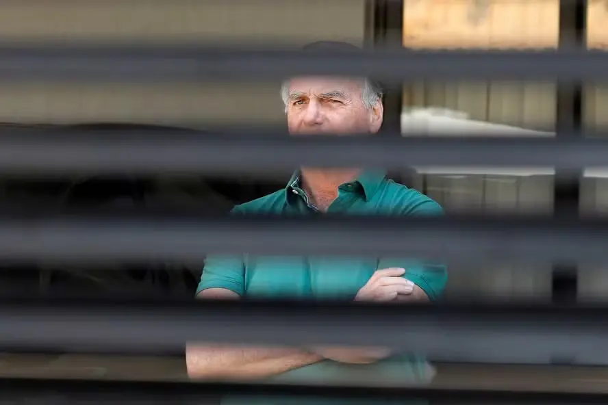Leia mais sobre o artigo Defesa admite que pistola pertence a Bolsonaro, mas alega que estava “inoperante”